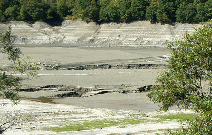 2006-09-25・加工済・トリム・穂別ダム・水抜き・泥とヘドロ・水質劣化の姿 015