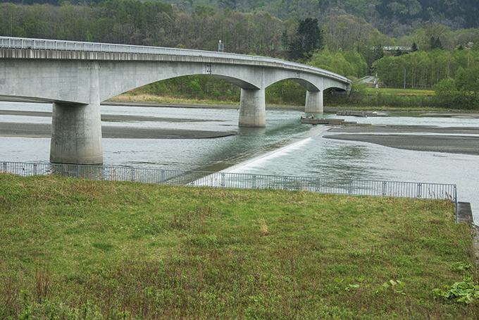 2014-05-13・加工済・沙流川・二風谷ダム流入部の貯砂ダム・DSC_0139