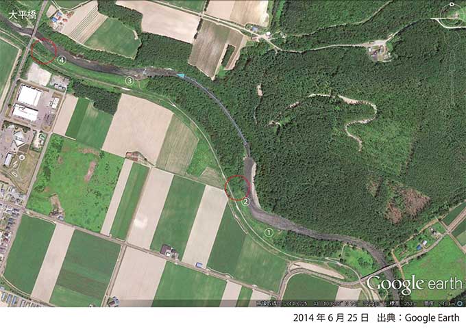 2014年6月25日のGoogle Earthの写真・①と②及び③と④の箇所には河畔林が無い。2007年6月12日の護岸工事の際に、河畔林を伐り払った箇所だ。
